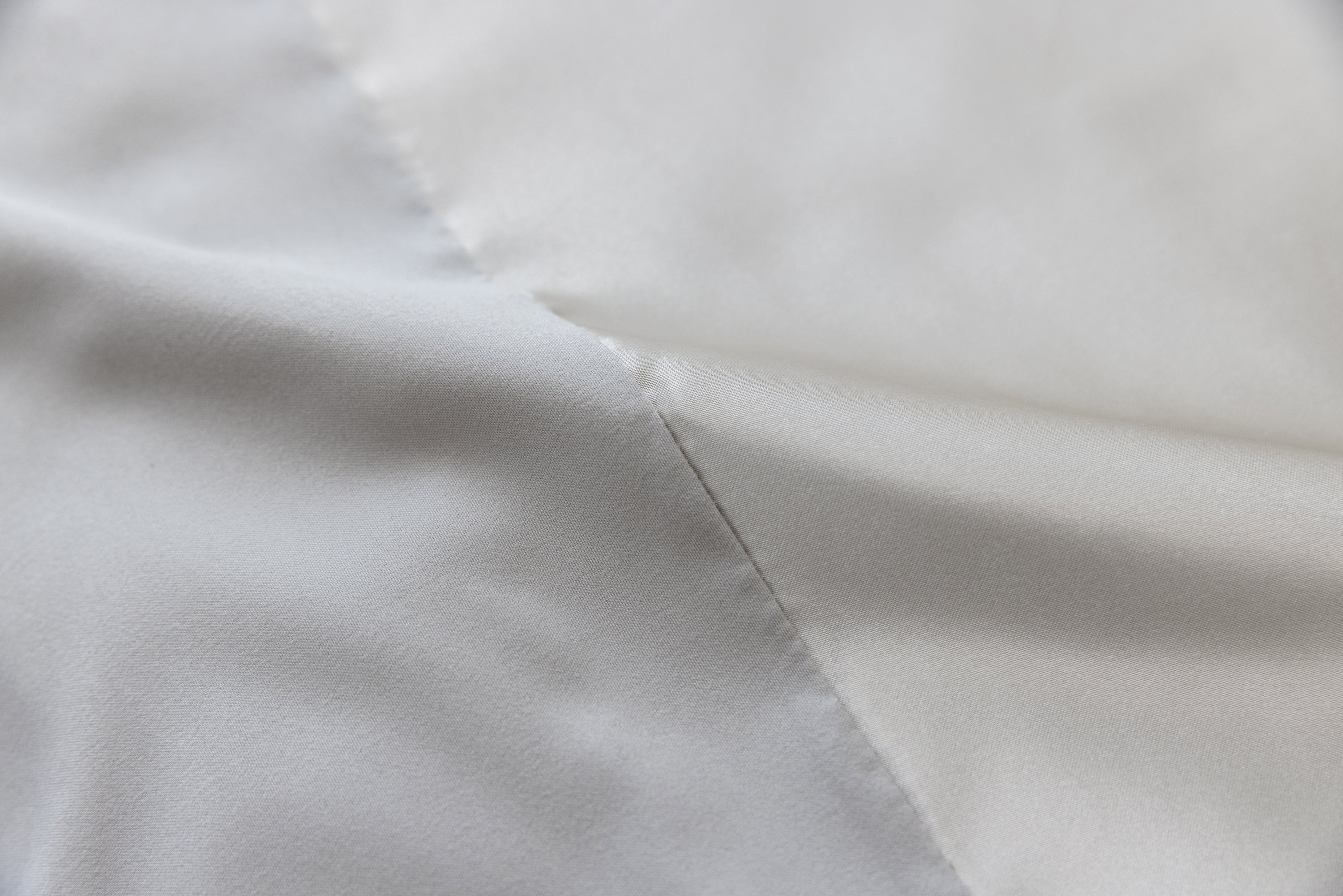 {カラー:ミラージュグレー}