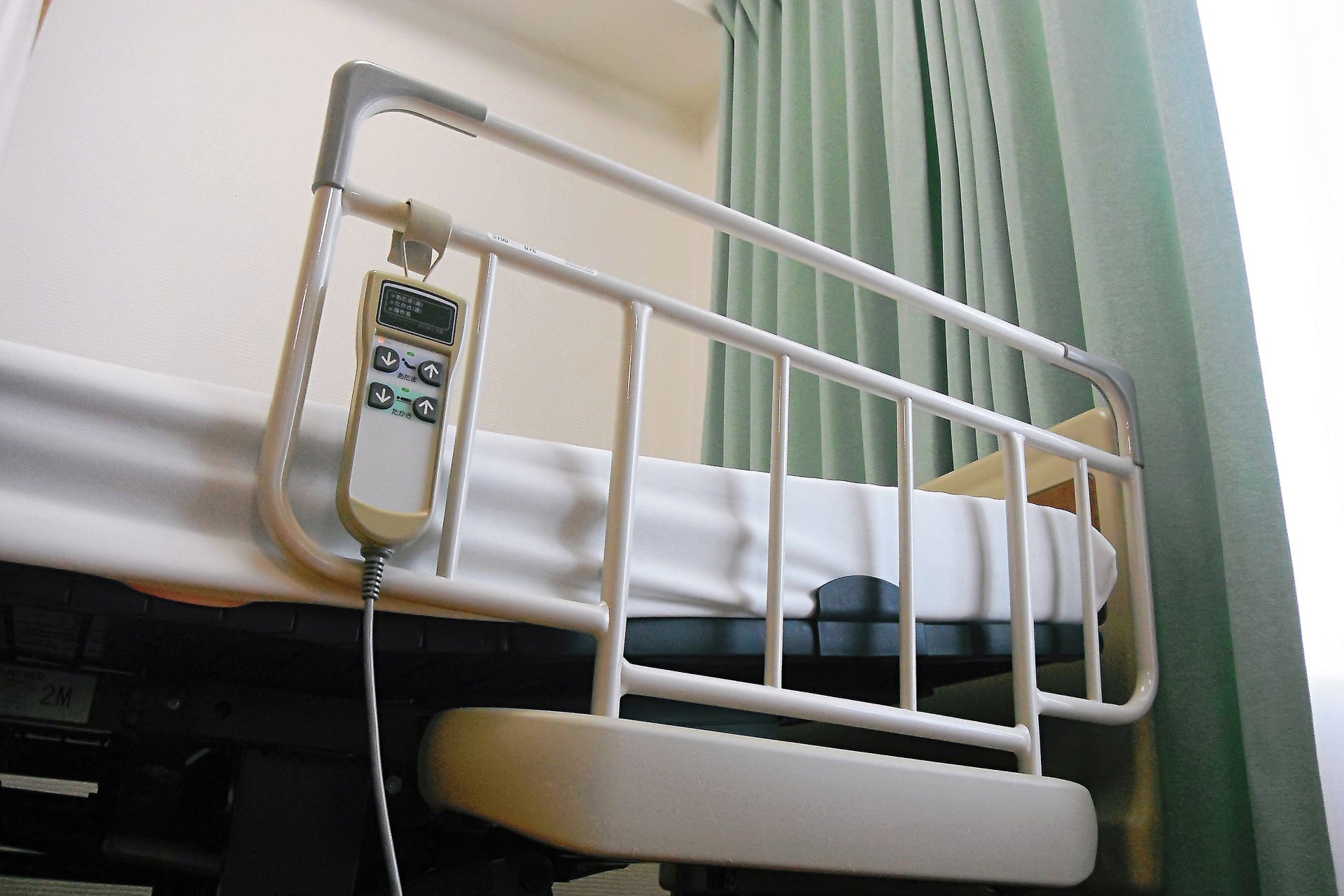 パーキンソン病患者に必要なベッドフレームの重要な特徴