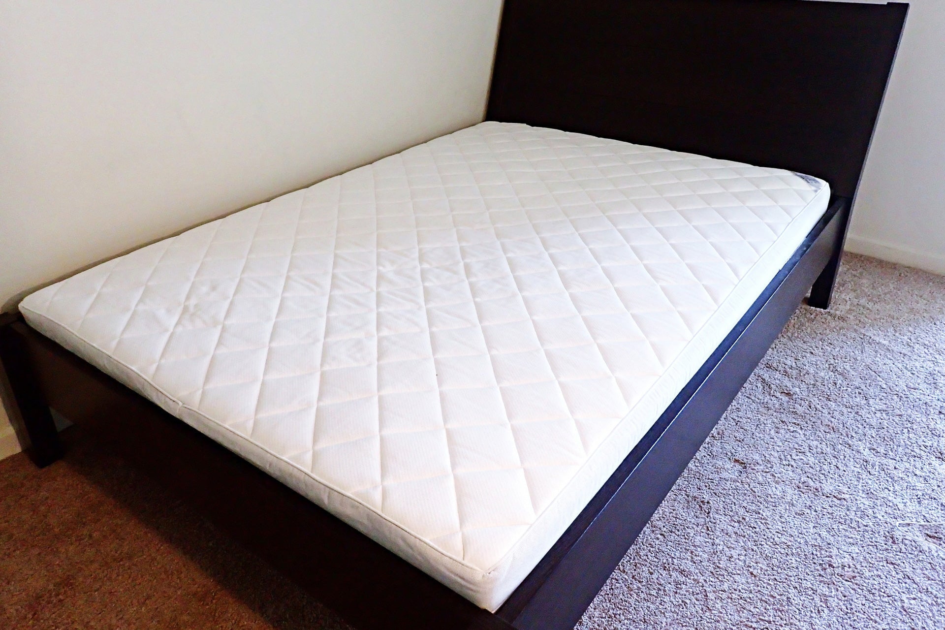 パーキンソン病の睡眠障害には、より硬めのマットレスが効果的ですか？